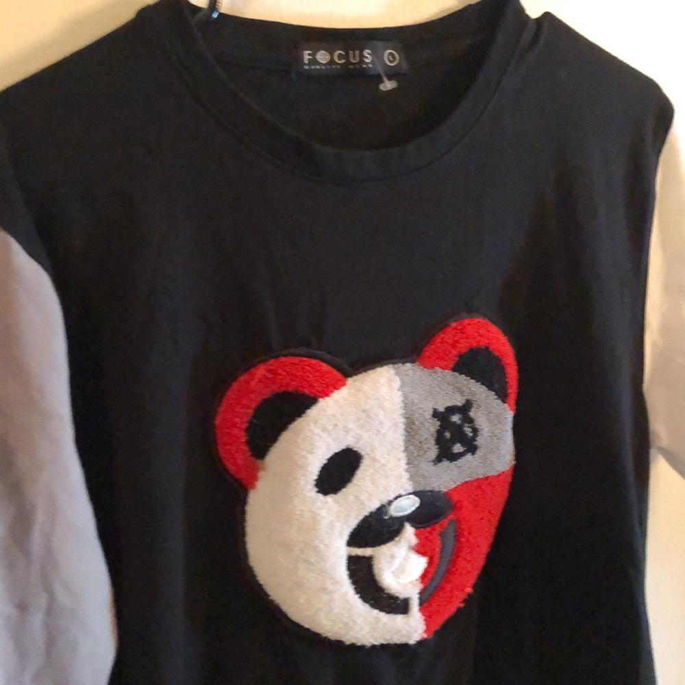 Focus Chenille Bear Patch Cut And Sew T-Shirt Black/Red Men’s Large